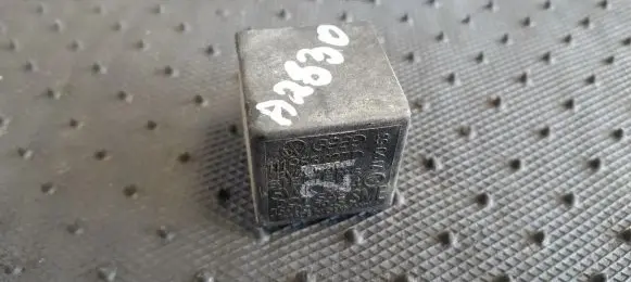 Volkswagen Jetta II Other relay 111953227D 5WK1684