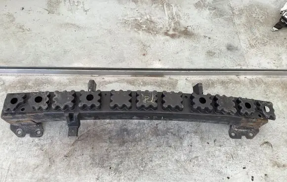 Chrysler Town & Country V Front bumper cross member 6575510 6609740