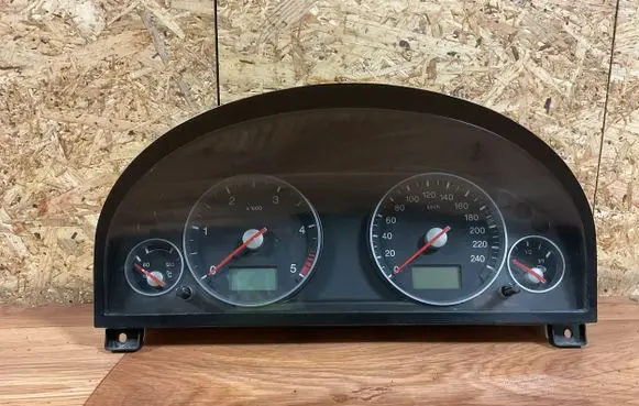 Ford Mondeo Mk III Speedometer (instrument cluster) 3S7F10841