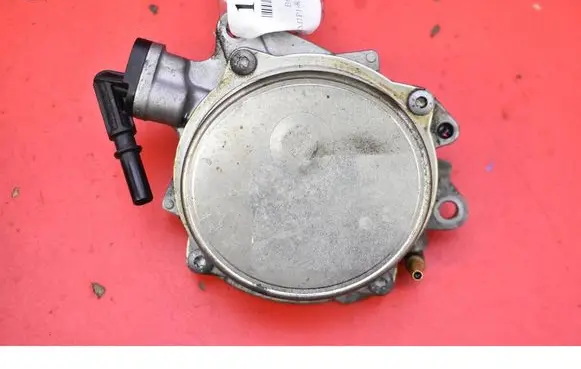 BMW 7 F01 F02 F03 F04 Vacuum pump 762526002B
