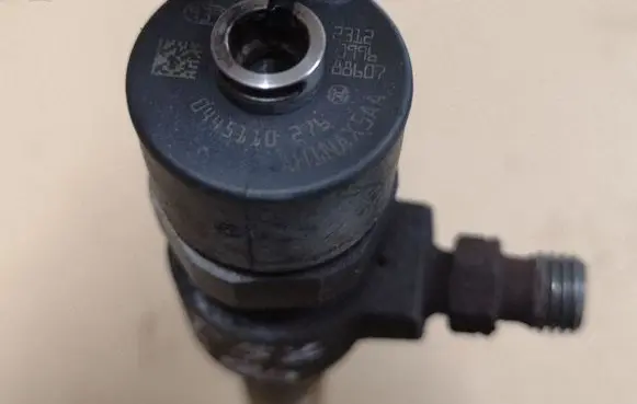 Opel Zafira B Fuel injector 0445110276