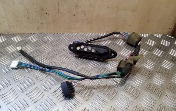 Toyota Previa (XR30, XR40) II Sliding door contact joint 8215428060