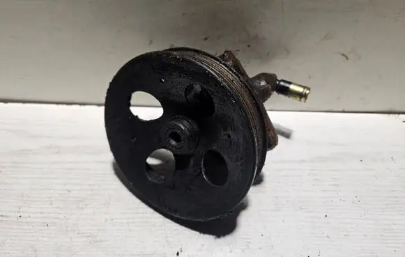 Opel Corsa B Power steering pump 26025012