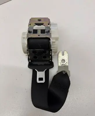 BMW 5 E60 E61 Rear seatbelt 33061260 130607 091820