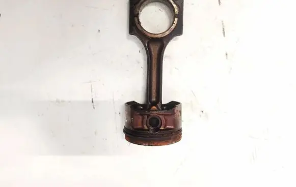 Volvo V70 Piston with connecting rod