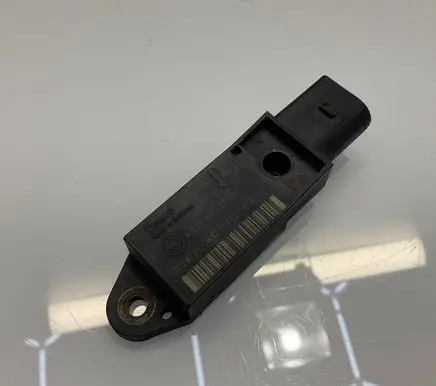 Mercedes-Benz E W211 Airbag deployment crash/impact sensor A0028202726 25571203A4 0028202726