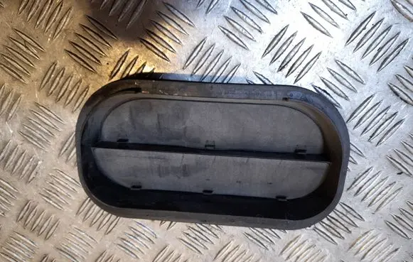 Audi A4 S4 B9 Quarter panel pressure vent 6R089465A