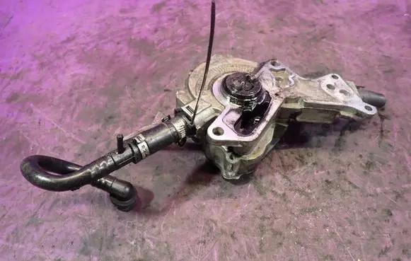 Audi A4 S4 B6 8E 8H Vacuum pump 