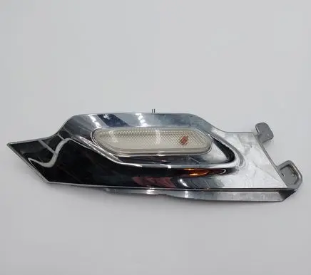 Front fender indicator light