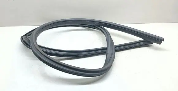 BMW 1 E82 E88 Front door rubber seal 7164993