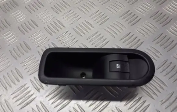 Renault Megane II Quarter vent window switch 156015540