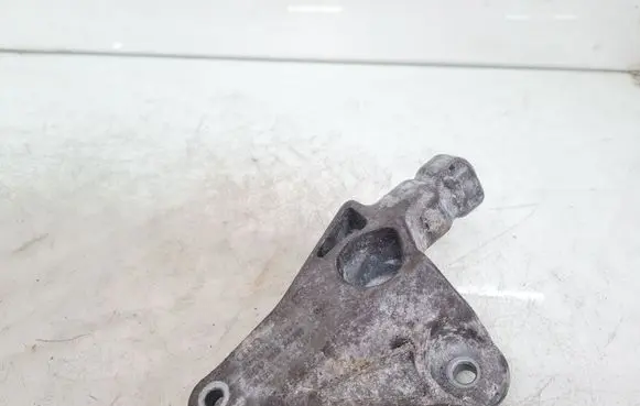 Seat Exeo (3R) Engine mounting bracket 8E0199343N