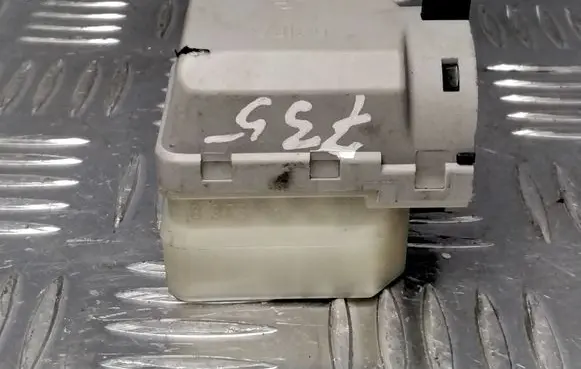BMW 7 E38 Ignition lock contact 8373061