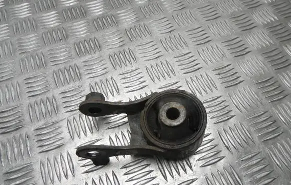 Toyota Yaris Engine mount bracket VD15350