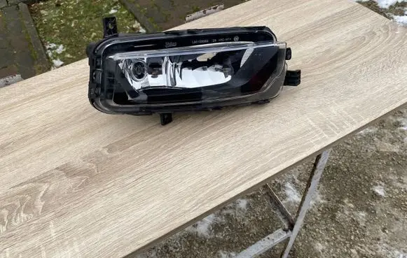 Volkswagen PASSAT B8 Front fog light 7LA941662A