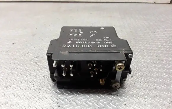 Volkswagen II LT Glow plug pre-heat relay 2D0911253 899063000