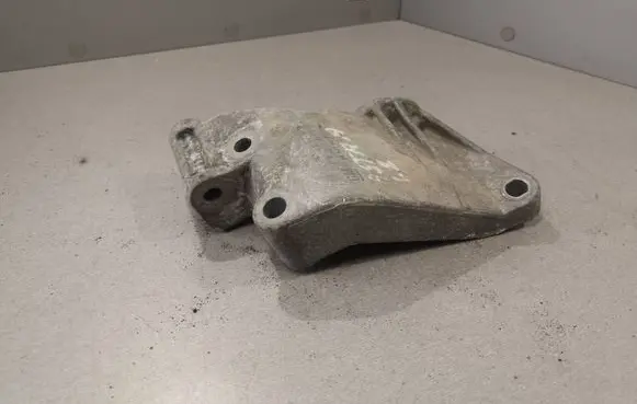 Opel Astra H Generator/alternator bracket 90571112 32021