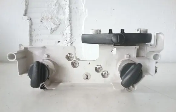Toyota Yaris Climate control unit 7582772 758281