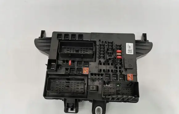Opel Insignia A Fuse module 22737764