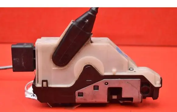 Citroen C4 II Front door lock 9685351480
