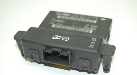 Audi A3 S3 8P Gateway control module 1K0907530B