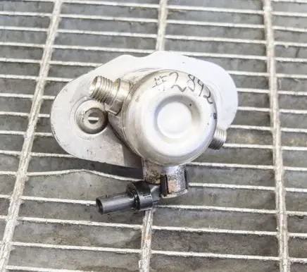 BMW 2 F22 F23 Fuel injection high pressure pump 0261520258 7642466