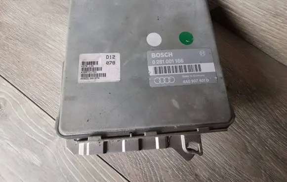 Audi A6 S6 C4 4A Engine control unit/module 4A0907401D 0281001166