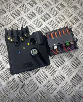 Mercedes-Benz E W211 Fuse module 2119820402 013948371