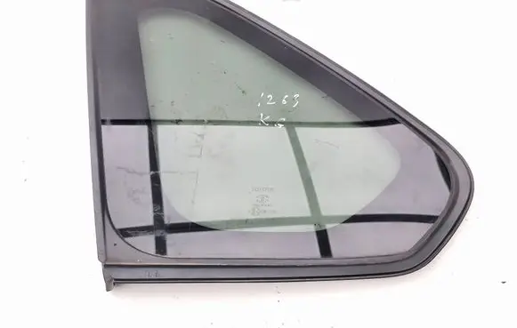 Toyota RAV 4 (XA50) Rear side window