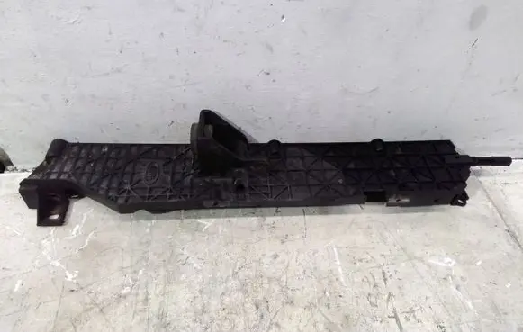 Radiator mount bracket
