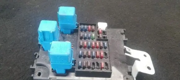 Nissan Primera Fuse box set 0411961