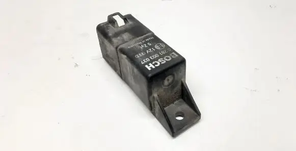 Volvo V70 Glow plug pre-heat relay 30751798 0281003037