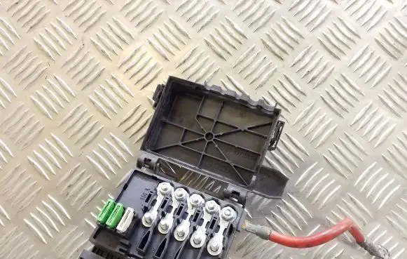 Volkswagen Transporter - Caravelle T4 Fuse module 7D0937550A