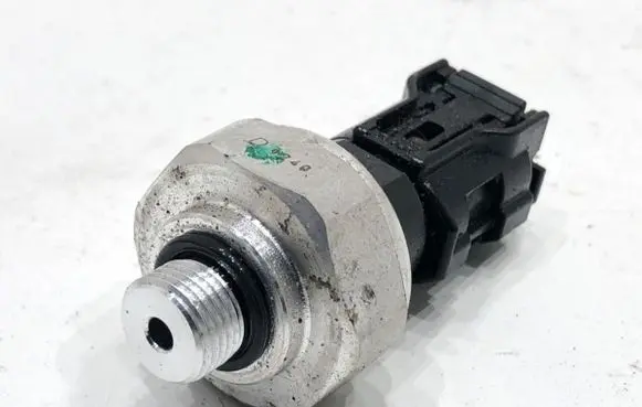 Toyota Camry VIII XV70 Air conditioning (A/C) pressure sensor