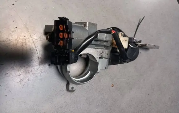 Mitsubishi Colt Ignition lock MR587813