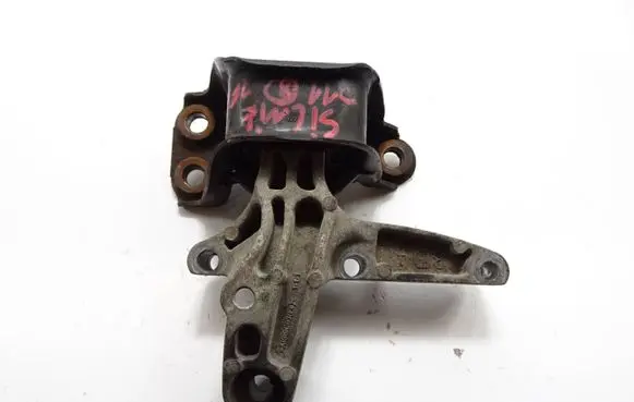 Engine mounting bracket