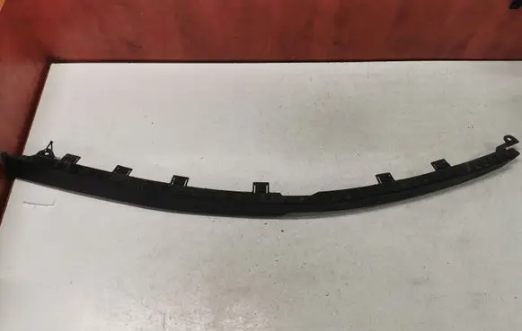Front bumper lip