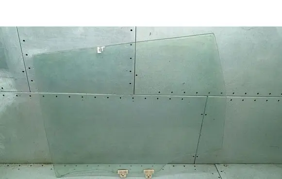 Nissan X-Trail T30 Rear door window glass 