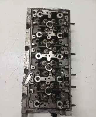 Volkswagen Touran II Engine head 04L103373E