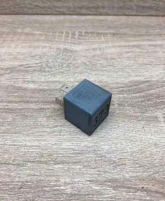 Volkswagen PASSAT B5 Other relay 8D0951253A V23134B52X301 373