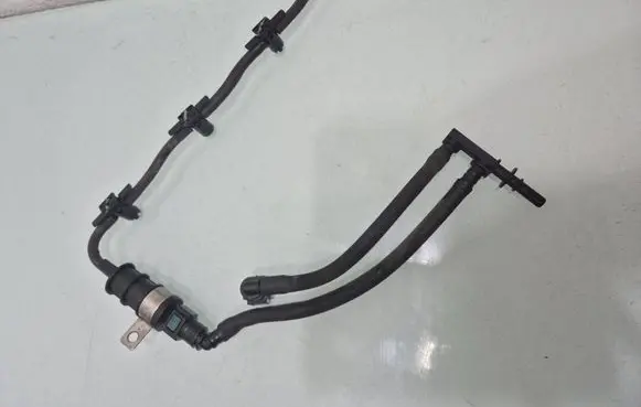 Nissan Qashqai+2 Fuel return line/hose 