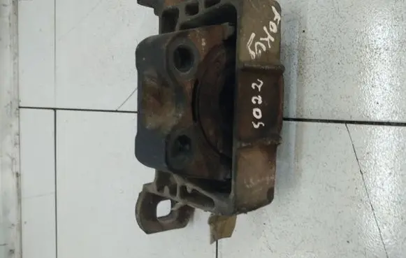 Ford Focus Engine mount bracket 307396