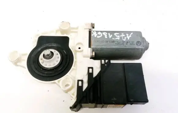 Seat Toledo II (1M) Rear door window regulator motor 101389102 101389-102