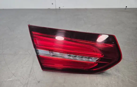 Tailgate rear/tail lights