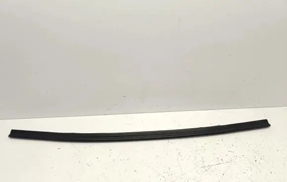 Porsche Macan (95B) Engine compartment rubber 95B823737