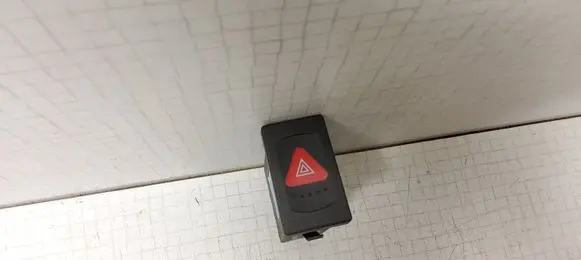 Volkswagen PASSAT B5.5 Hazard light switch 3B0953235D