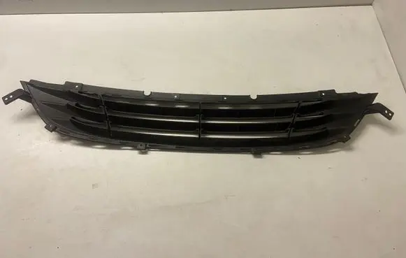 Hyundai Genesis Front bumper lower grill 865612M300