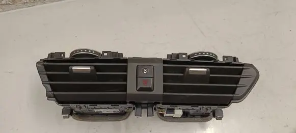 BMW X3 G01 Dash center air vent grill 9371467