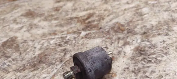 Mercedes-Benz 380 560SEC C126 Oil pressure sensor 0055421817