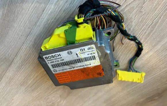 Mercedes-Benz E W211 Airbag control unit/module 2118701185 A2118701185